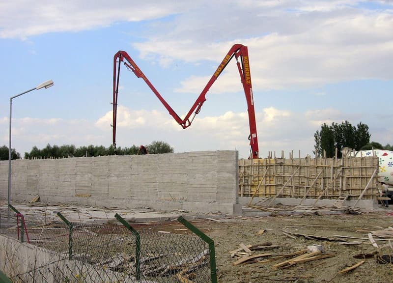 Zurbanizowane tereny niezabudowane lub w trakcie zabudowy w krajobrazie.